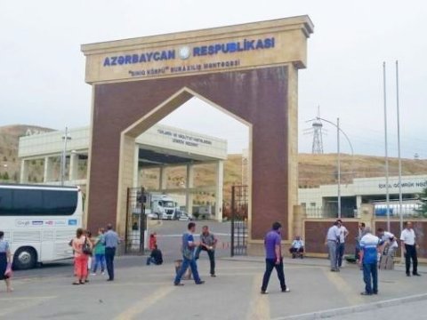Azərbaycan-Rusiya sərhədində yük avtomobillərinin uzun növbəsi yarandı 