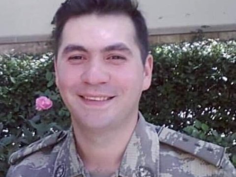 Snayper gülləsinə tuş gələn baş leytenant - “Azad etdiyi torpaqdan gətirib məzarına səpdim” - Şəhid ATASI