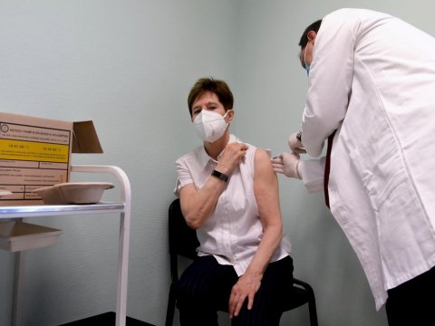 Koronavirus peyvəndi vurulan 6 nəfər öldü