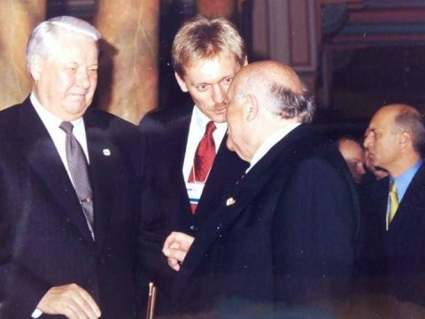 Bir şəklin tarixçəsi: Yeltsinlə Dəmirəlin DİALOQU - Peskovun tərcüməçiliyi 