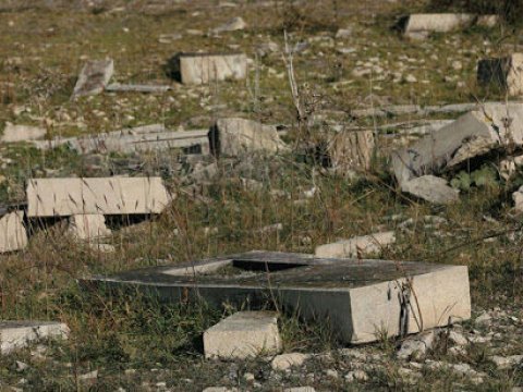 Cəbrayıldakı məzarlığı görən səfir göz yaşlarını saxlaya bilmədi