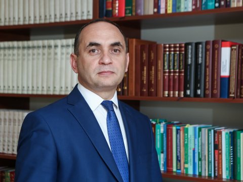 Gənclər iş tapmaqda nə üçün çətinlik ÇƏKİRLƏR?