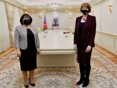 Britaniyalı nazir Sahibə Qafarova ilə görüşüb
