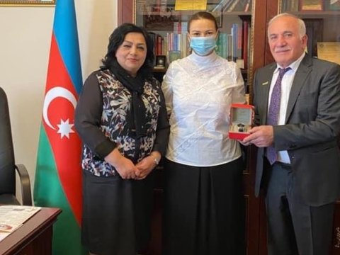 Komitə sədri Xan Şuşinskinin ailəsi ilə görüşdü