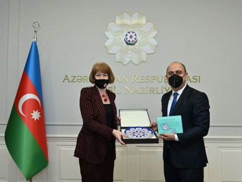 Təhsil naziri Vendi Mortonla müzakirələr apardı