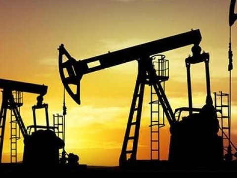“Neft bazarını iki əsas ssenari gözləyir” - Qiymət 70 dollaradək qalxa bilər  
