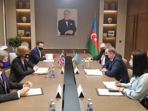 Ceyhun Bayramov britaniyalı naziri qəbul edib