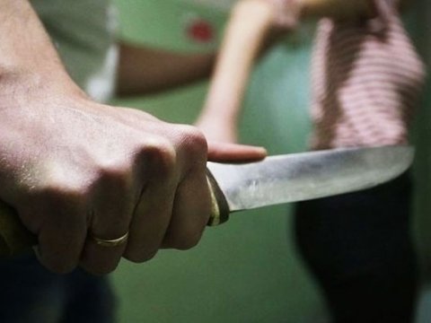 Şirvanda iki bacı bıçaqlandı