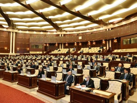 Milli Məclis 1 ili necə işlədi? - Jurnalistlər deputatları belə qiymətləndirdilər