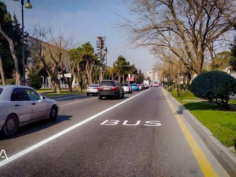 Bakının daha bir prospektində avtobus zolağı çəkildi - FOTOLAR