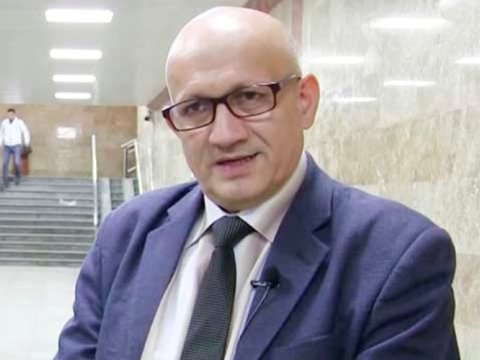 Koronavirusa yolxan tarixçi alimin vəziyyəti düzəlmir