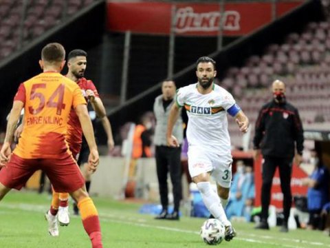 “Qalatasaray” da kubokla vidalaşdı