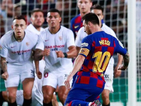 Messi 900-cü rəsmi matçına çıxıb
