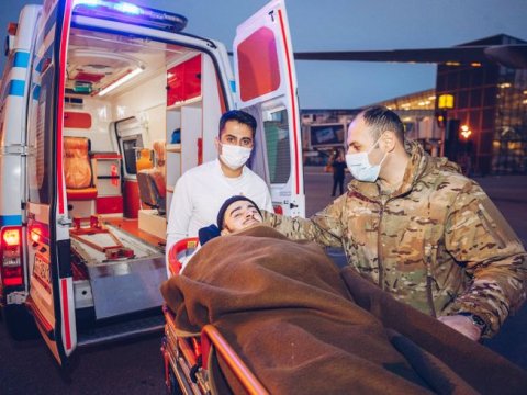 Üç ağır yaralı qazimiz Türkiyəyə müalicəyə göndərildi - FOTO