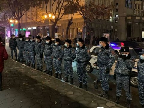 Ermənistanda itkin hərbçilərin yaxınları aksiya keçirdi