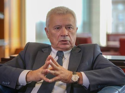 “Neftdən imtina etmək çağırışları mənasızdır” - Vahid Ələkbərov