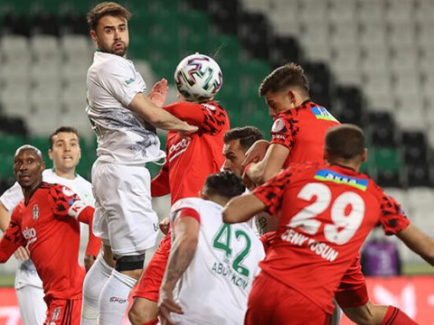 “Beşiktaş” da yarımfinala çıxdı