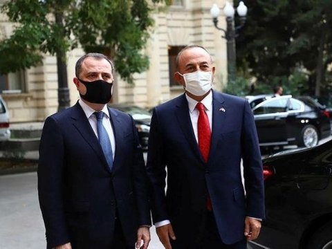 Bayramov Çavuşoğlunu təbrik etdi