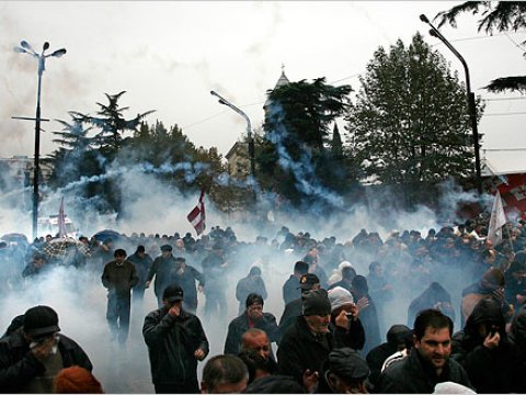 Tiflisdə etirazçılarla polis arasında qarşıdurma - Saxlanılanlar var