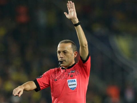 Cüneyt Çakır XXI əsrin ən yaxşı ikinci hakimi seçildi