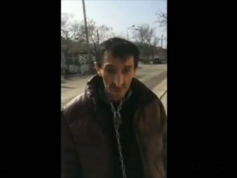 Bakıda kişinin boğazına zəncir vurdular - Polis hərəkətə keçdi – VİDEO