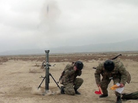Minaatan batareyaları döyüş atışları icra edir - FOTO
