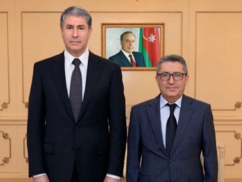 Vilayət Eyvazov Sadiq Gözəlovu təltif etdi