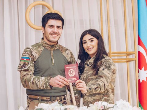 Qazimiz müharibədə iştirak edən tibb bacısı ilə evləndi - FOTO
