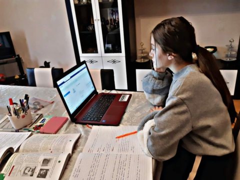 Nazirdən etiraf: “Distant təd­ri­sə hə­lə də qo­şu­la bil­mə­yən­lər var”