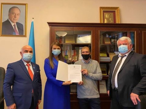 Deputat Şəhidin atasını Milli Məclisə dəvət etdi