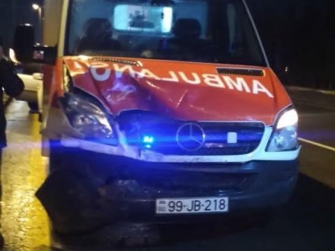 İçərisində xəstə olan ambulans qəzaya düşdü - FOTO