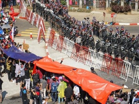 Myanmada aksiyalar yenidən başladı