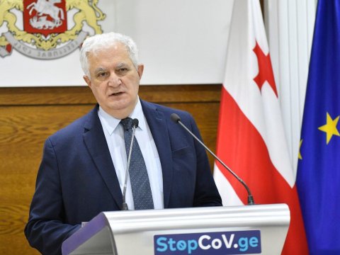 Qonşu ölkədə kütləvi peyvənd olunmanın tarixi açıqlandı