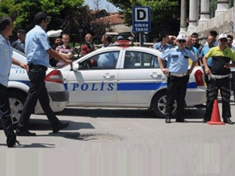 Gürcüstanda parlament qarşısında polislə qarşıdurma