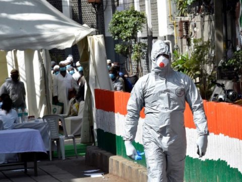 Hindistanda koronavirusa yoluxanların sayı 11 milyonu keçdi