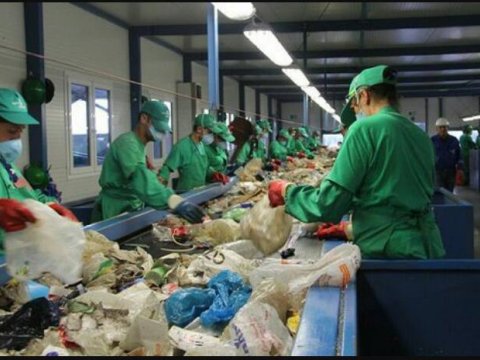 Nazirlik polietilen istehsal edən müəssisənin fəaliyyətini DAYANDIRDI