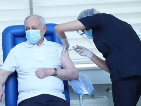 Azərbaycanda 200 mindən çox vətəndaş peyvənd olunub - RƏSMİ