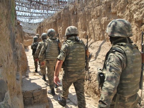 Deputat hərbçilərin maaş məsələsini QALDIRDI  