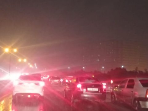 Güclü qar Bakı - Sumqayıt yolunda hərəkəti iflic etdi - FOTO