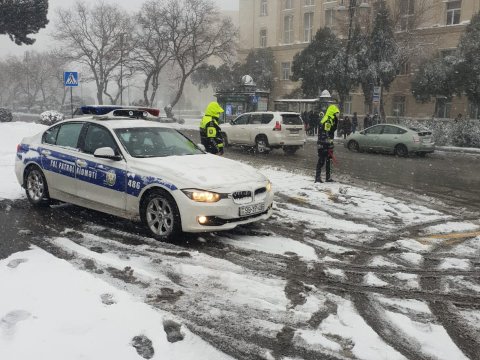 Bakıda qarlı havanın səbəb olduğu qəzaların sayı AÇIQLANDI