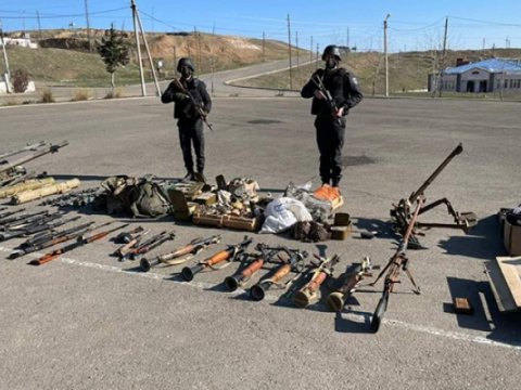 Cəbrayılda ermənilərin atıb qaçdığı silahlar TAPILDI
