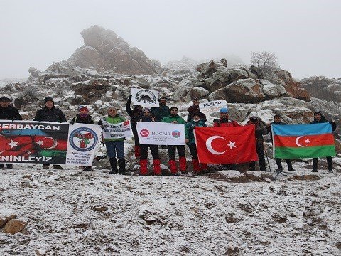 Türkiyə alpinistləri Xocalı qurbanlarını Haçadağda yad etdilər