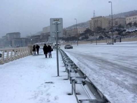 Nazirlikdən əhaliyə müraciət: Ehtiyac olmadıqda küçəyə çıxmayın