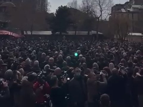 Qırıcı təyyarələr Yerevanın səmasında - VİDEO
