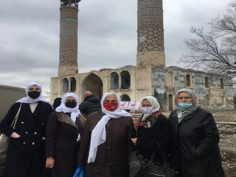 Srebrenitsa anaları Ağdam məscidində oldular