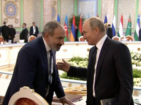 Putin Paşinyanla danışdı: “Təmkinli olun”