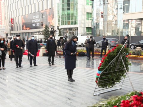 Ombudsman “Ana harayı” abidəsini ziyarət edib