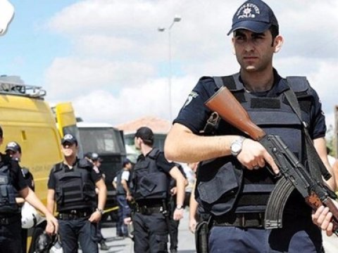 Dağıstanda polislərlə silahlı şəxslər arasında atışma - VİDEO