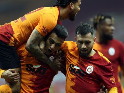 “Qalatasaray” liderliyini qorudu