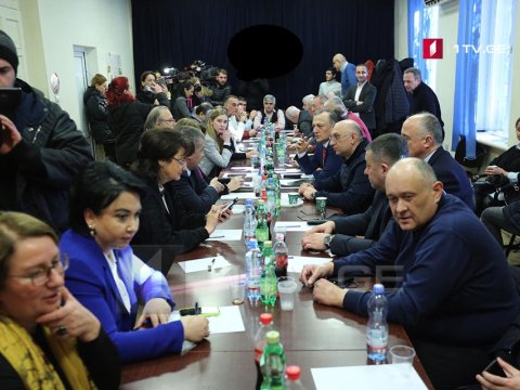 Gürcüstanda müxalif partiyaların liderləri bir araya gəldi
